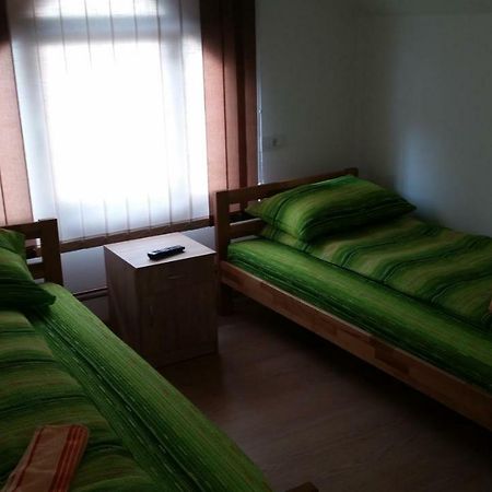 Art Hotel Nova Varos Bagian luar foto
