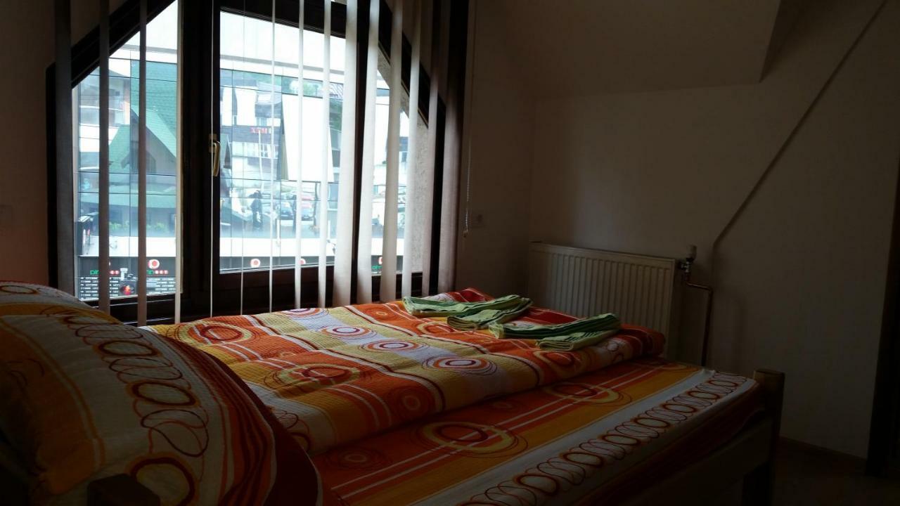 Art Hotel Nova Varos Bagian luar foto