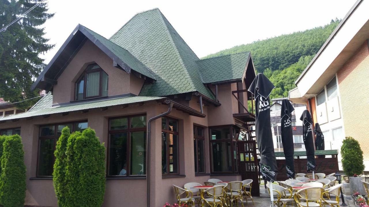 Art Hotel Nova Varos Bagian luar foto
