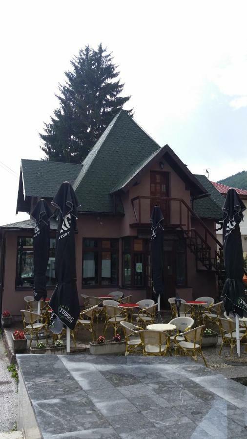 Art Hotel Nova Varos Bagian luar foto